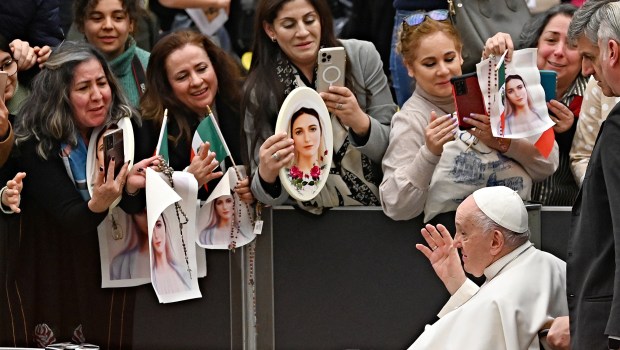 Pope-Francis-blesses-Icons-of-the-Mother-of-Jesus-Mary-at-the-end-of-his-weekly-general-Audience-AFP