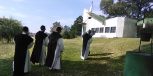 Los monjes colombianos que sueñan construir un monasterio en Uruguay