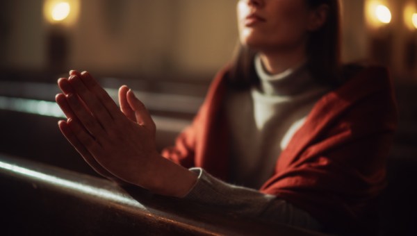 gorliwa modlitwa kobiety w kościele