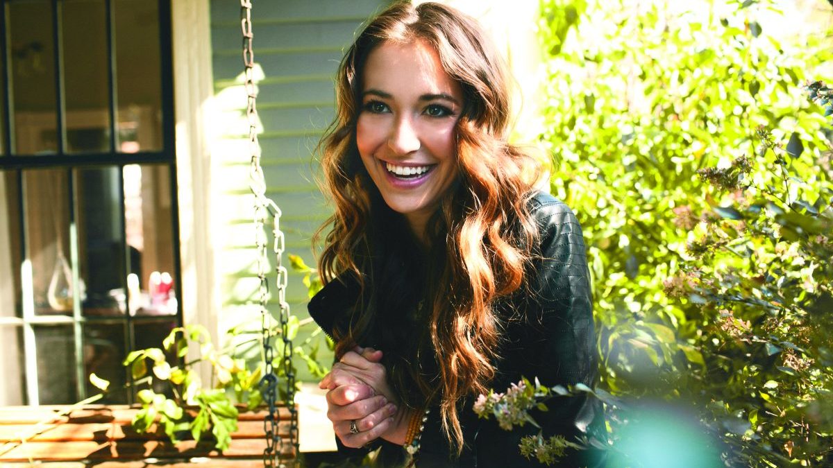 01-featured-lauren-daigle-e1679083607111.jpg