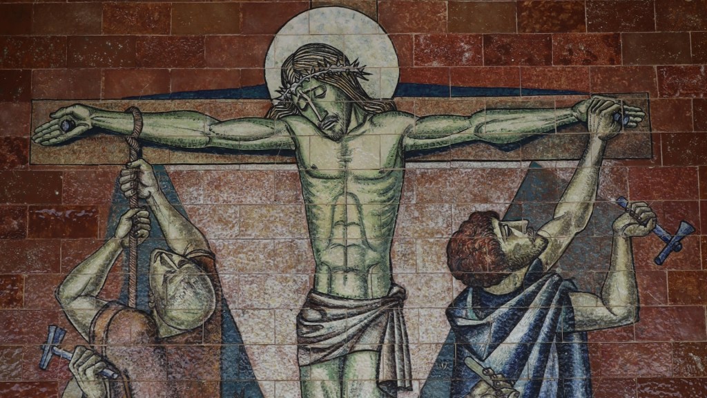 Jezus przybity do krzyża