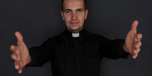 Un nuevo reto para junio: Rezar por los sacerdotes