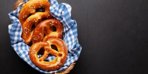Cómo hacer unos sencillos pretzel para disfrutar en Cuaresma