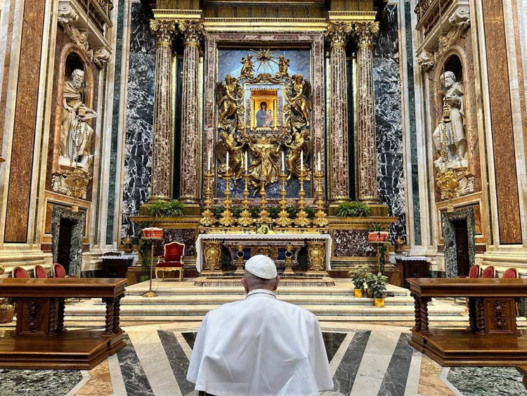 Pope-Francis-headed-to-the-Basilica-of-St-Mary-Major