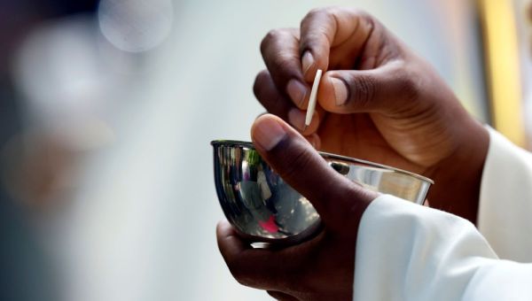 confesarme, comulgar, ascua, mandamientos de la Iglesia, decálogo, código de derecho canónico, catecismo de la Iglesia