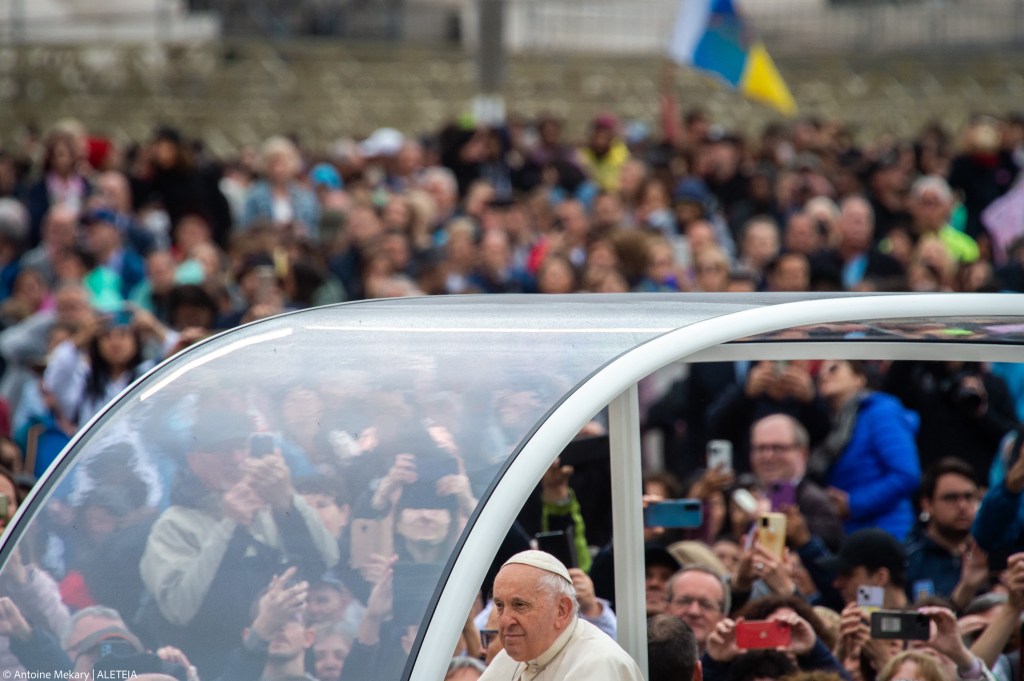 Pope Francis arrives for his weekly general audience - Flag of Ukraine