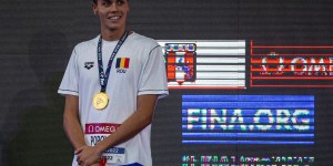 Campeón mundial de natación funde su medalla de oro para niños con cáncer
