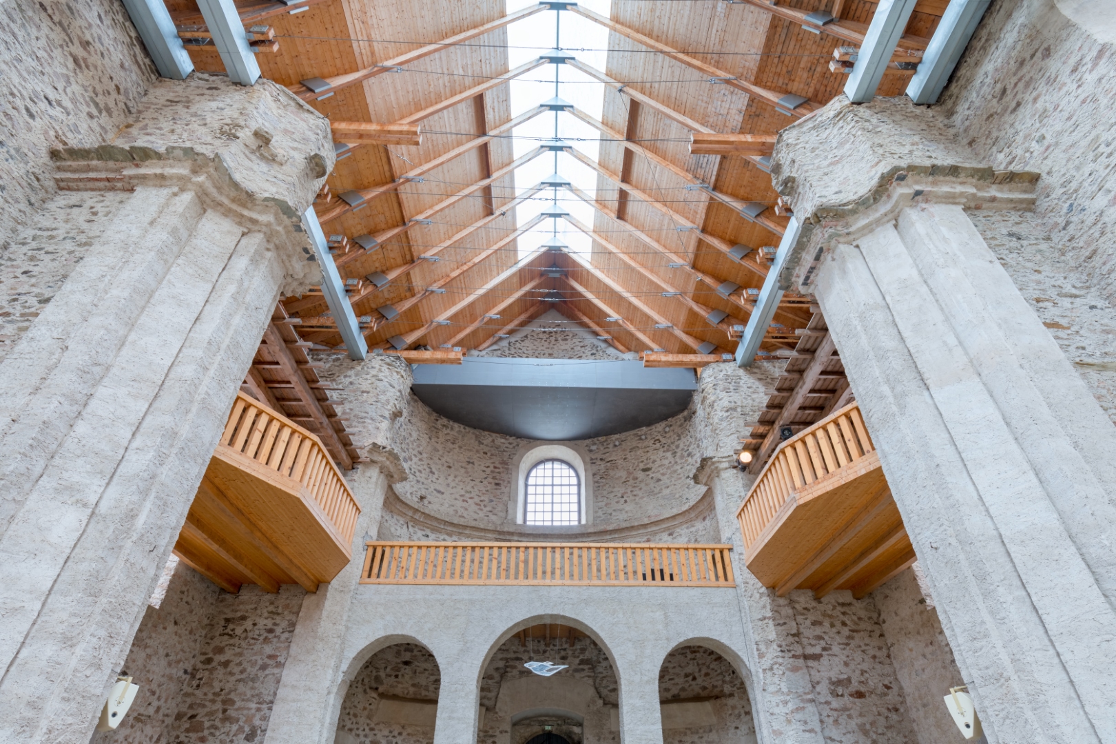 La iglesia donde se puede rezar mirando al cielo