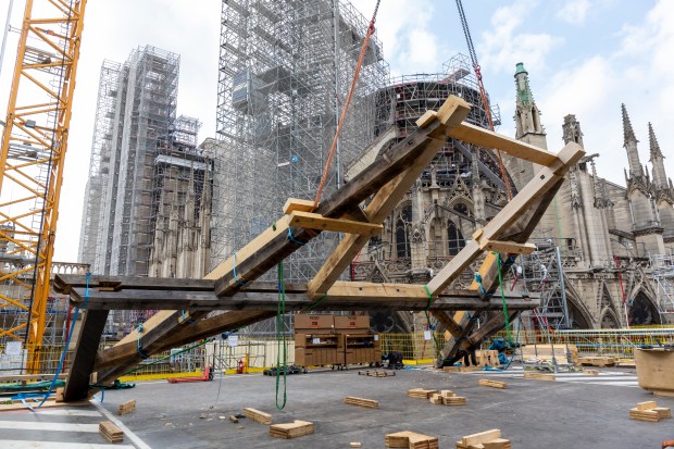 Montaje de la estructura de Notre-Dame de Paris
