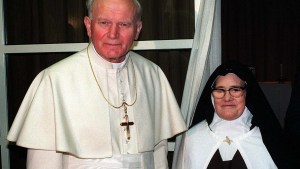 Papież Jan Paweł II z siostrą Łucją w Fatimie (13 maja 1991)