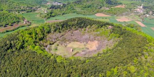 La capilla construida dentro de un volcán
