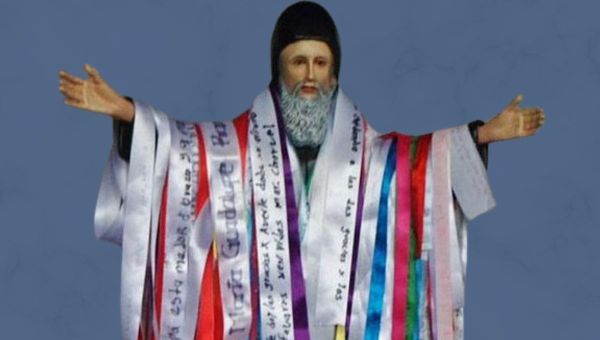 Tradición y significado de los listones a san Charbel en México