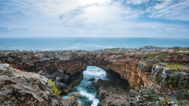 Vista panorámica del Océano Atlántico y Boca Do Inferno, Cascais.