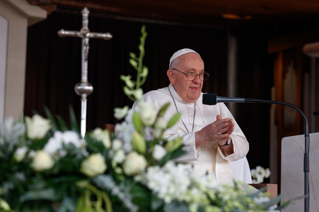 Pope-Francis-Shrine-of-Our-Lady-of-Fatima-JMJ-Lisboa-2023