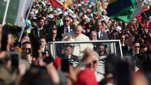 Pope-Francis-waves-from-the-popemobile-as-he-arrives-to-preside-over-the-Stations-of-the-Cross-ceremony-with-young-people-in-Edward-VII-Park