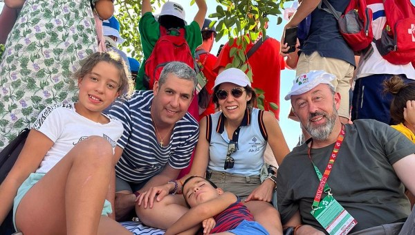 Familia peregrinos a JMJ de Lisboa