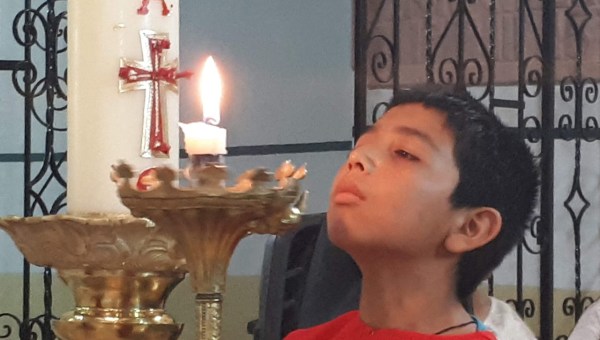 altar boy-serving-at-Mass