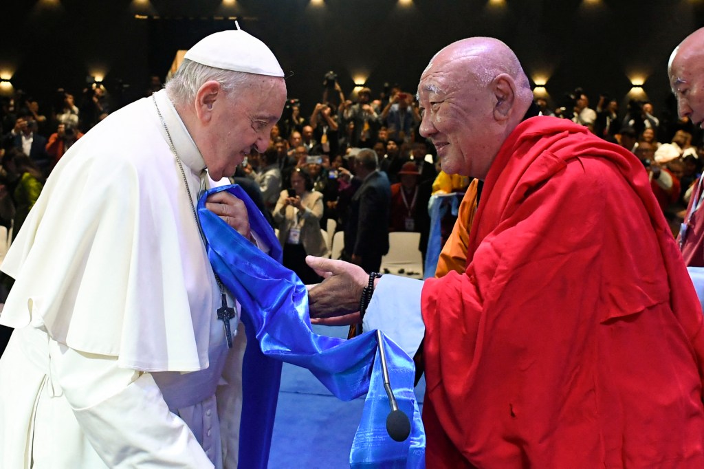 Pope-Francis-Ecumenical-and-interreligious-meeting-Hun-Theatre-Ulaanbaatar