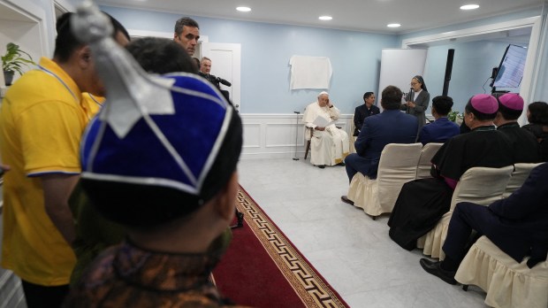 Pope-Francis-attends-a-meeting-with-charity-workers-and-the-inauguration-of-the-House-of-Mercy-in-Ulaanbaatar