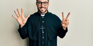 ¿Cómo apoyar a un sacerdote? Aquí tienes 7 maneras