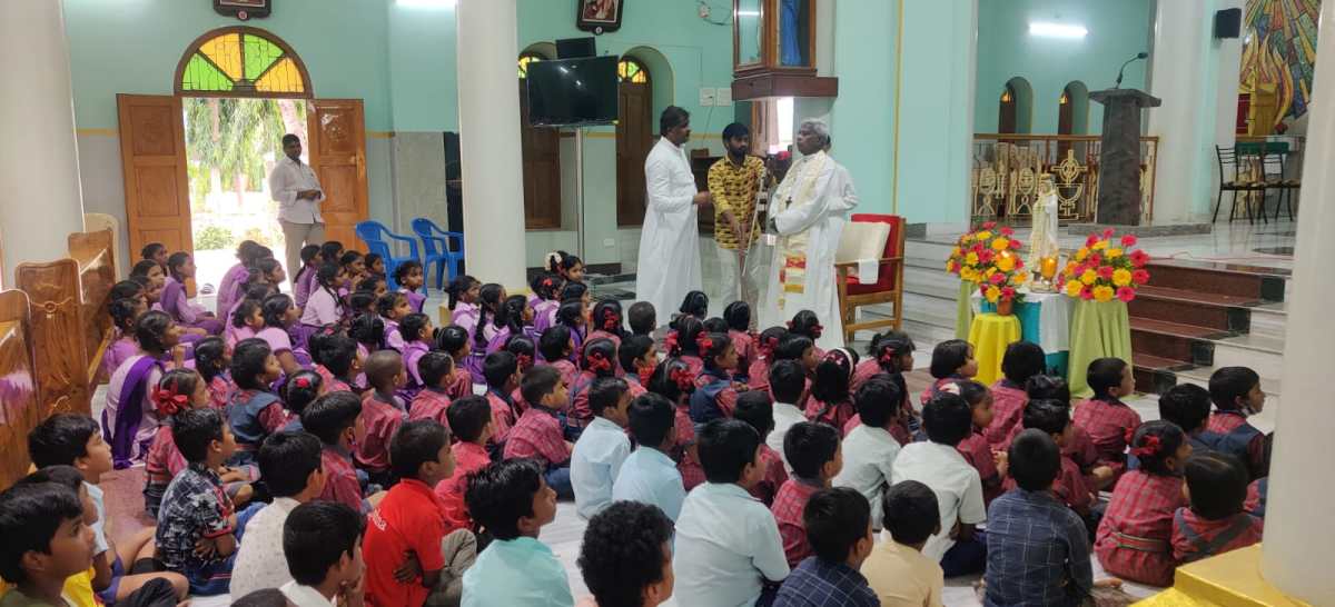 One-Million-Children-Praying-the-Rosary-Aid to the church in need