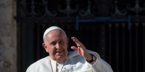 El Papa cancela sus audiencias porque continúa enfermo