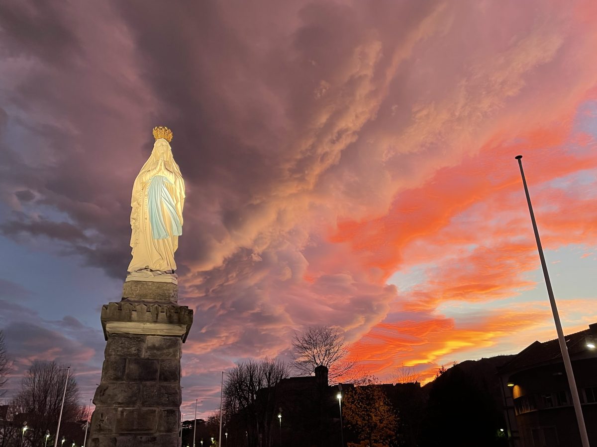 Lourdes al tramonto