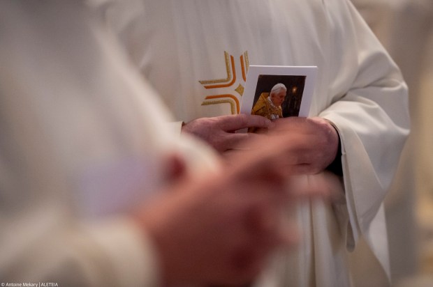 Mass presided over by Monsignor Georg Gänswein in suffrage for Pope Emeritus Benedict XVI