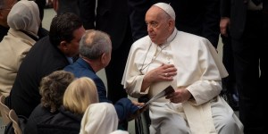 Papa Francisco: el Espíritu Santo «vivifica y rejuvenece a la Iglesia»