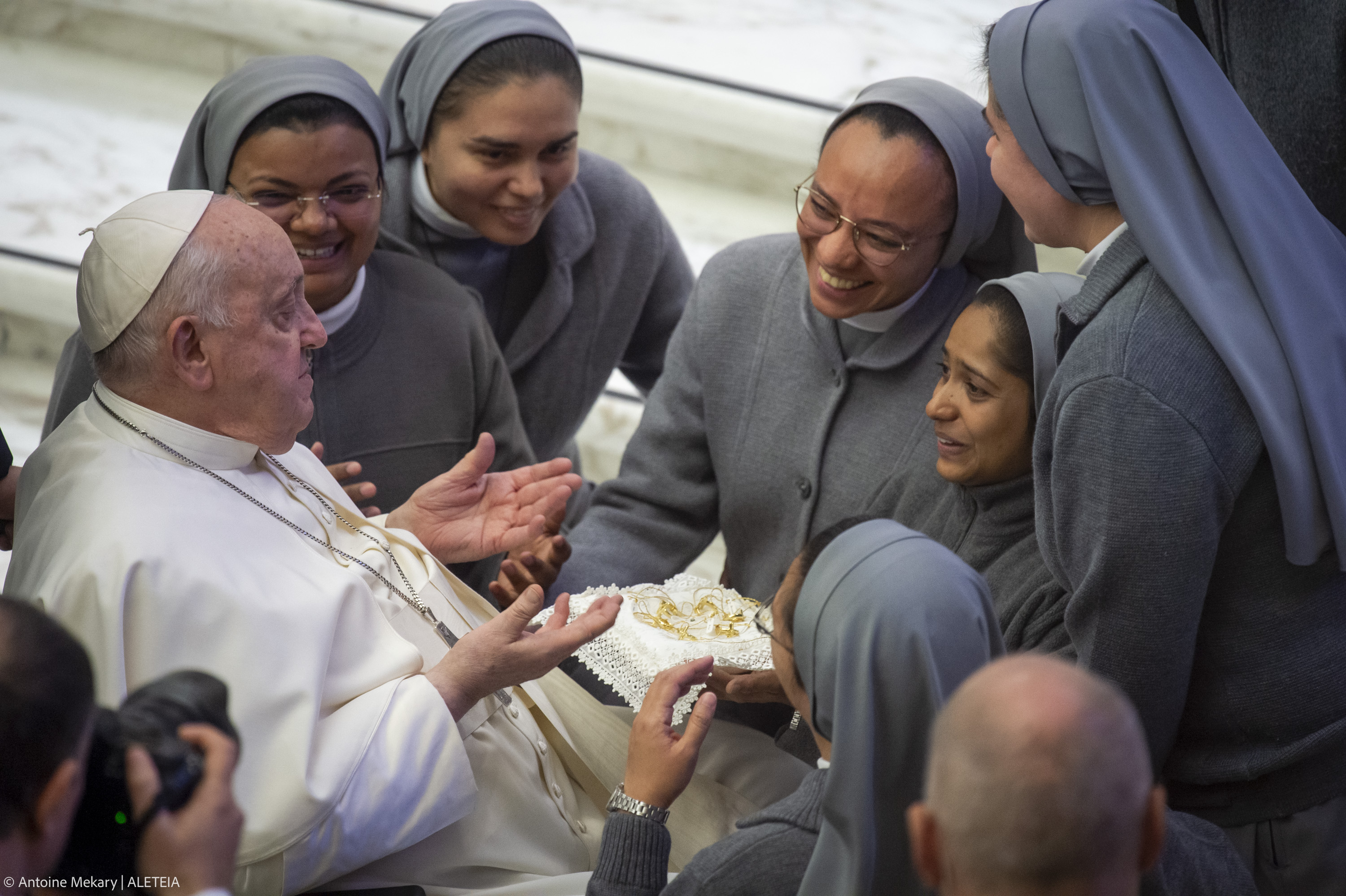 Papa Francisco: el Espíritu Santo «vivifica y rejuvenece a la Iglesia»