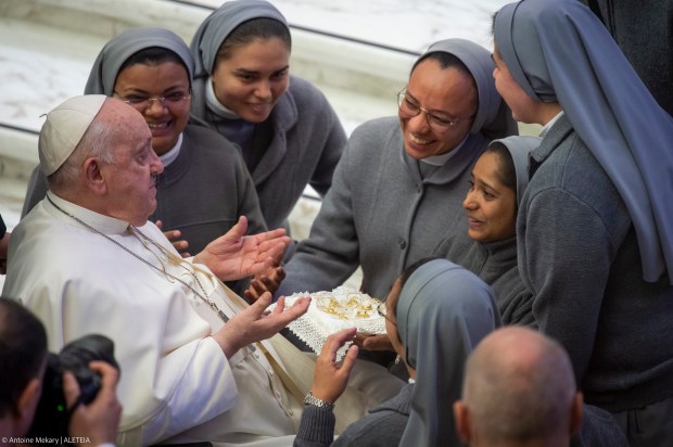 Papa Francisco: el Espíritu Santo «vivifica y rejuvenece a la Iglesia»