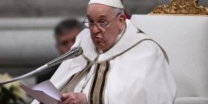 Misa de Navidad: Jesús no es «el Dios del espectáculo» sino de la «ternura», dice el Papa
