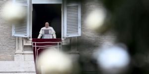 El Papa invita a todos los que están «lejos de la alegría de la Navidad»