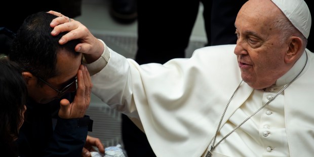Parejas: este vicio puede devastar su relación, advierte el Papa