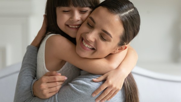 Mom-hugging-her-daughter