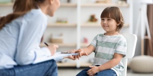 5 puntos para enseñar gratitud, según un psicólogo infantil