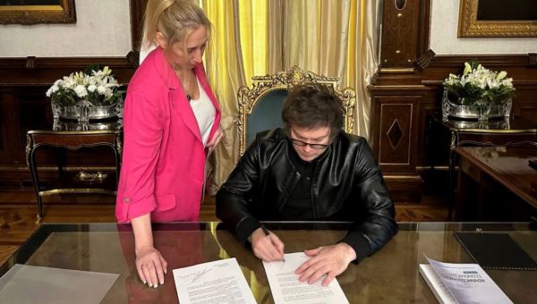 Javier Milei invita al Papa Francisco a Argentina