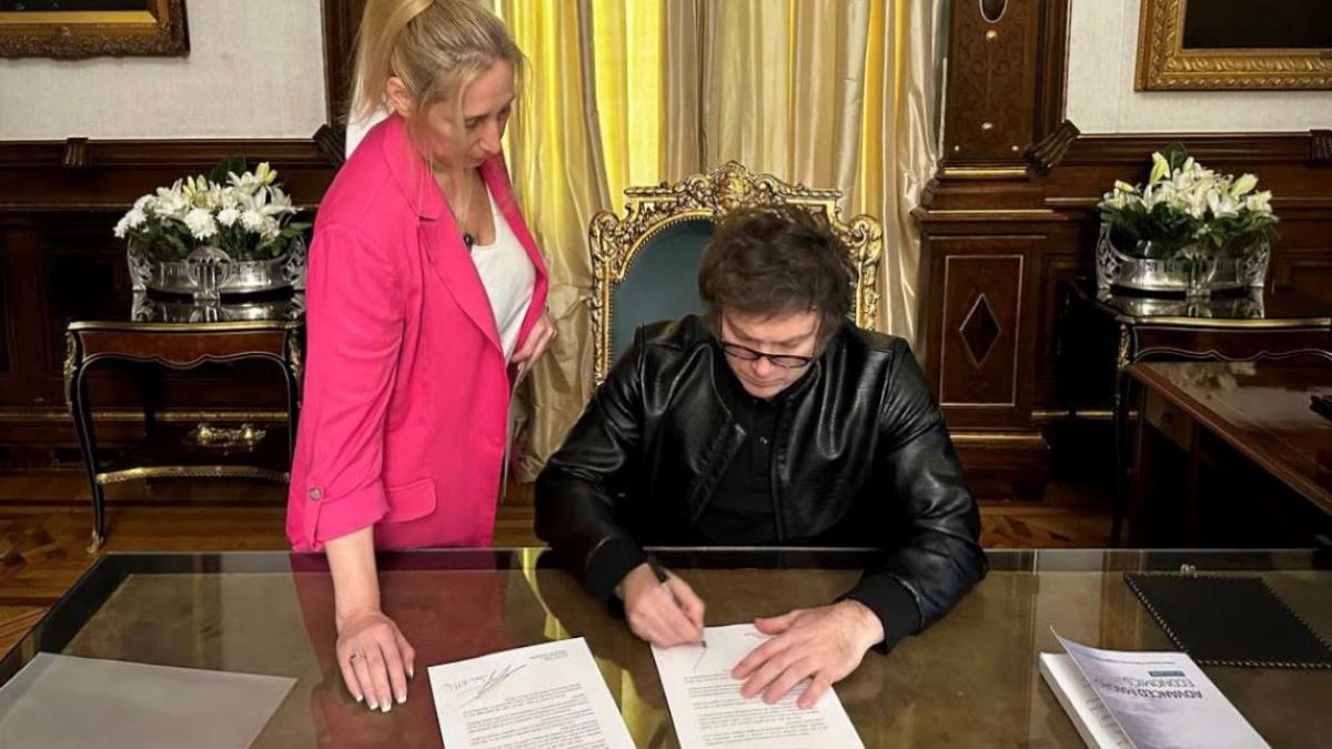 Javier Milei invita al Papa Francisco a Argentina