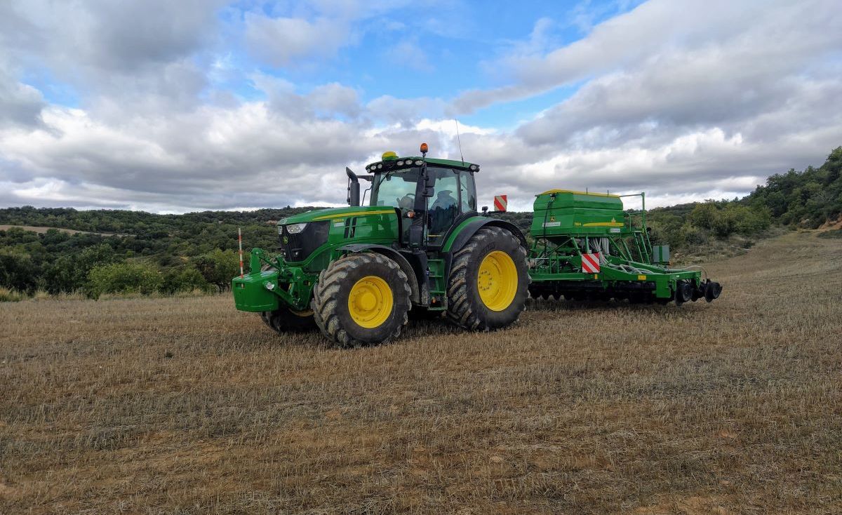 Tractor en el campo de España