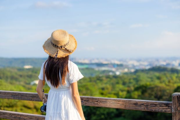 woman looking at the horizon