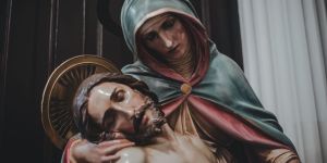 ¿Por qué celebramos a la Virgen de los Dolores dos veces?