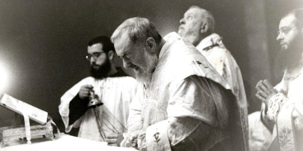Padre Pío, una luz interior revelada por fotos inéditas