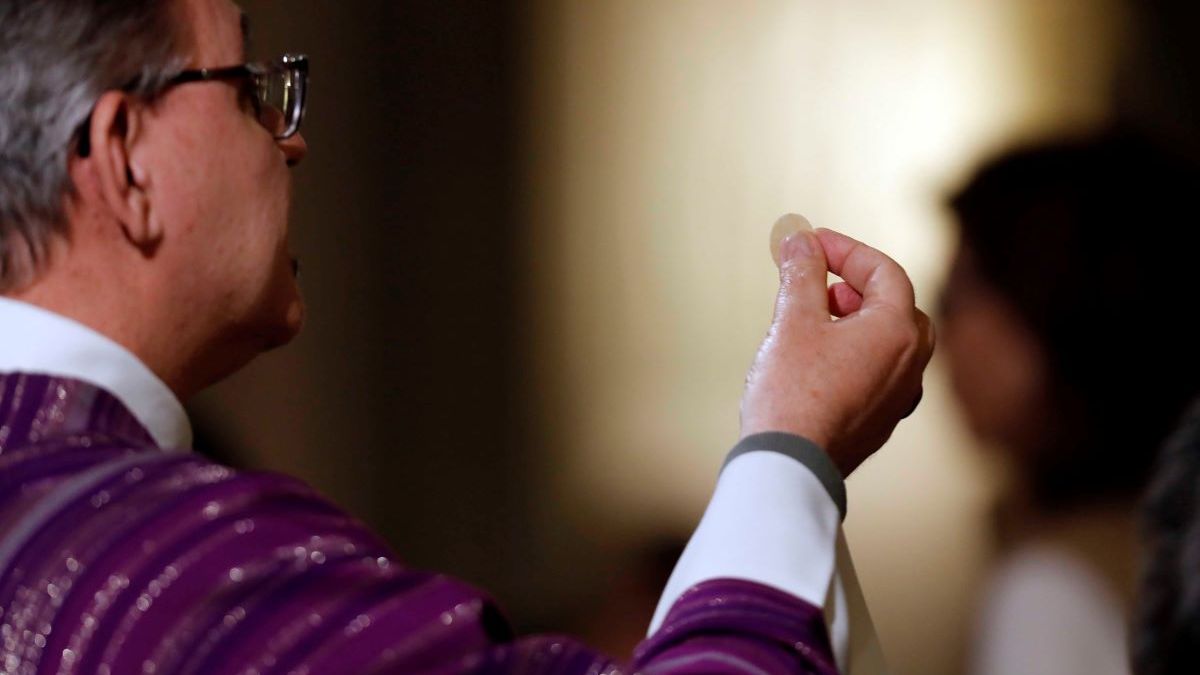 giving-communion-mass-priest