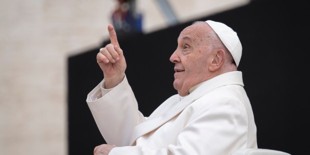 El gran antídoto contra la autosuficiencia revelado por el Papa Francisco