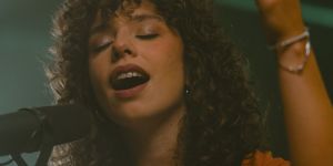 Cantante e influencer argentina da sus talentos a Dios