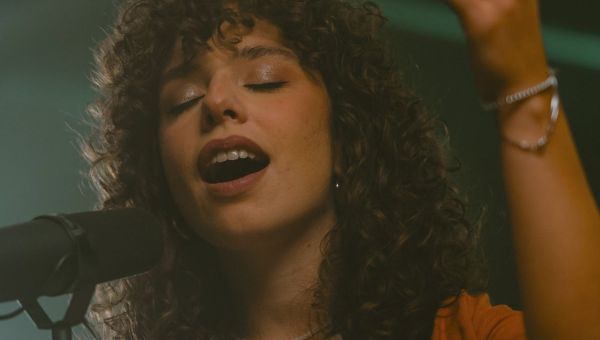 Aldana Canale catholic singer