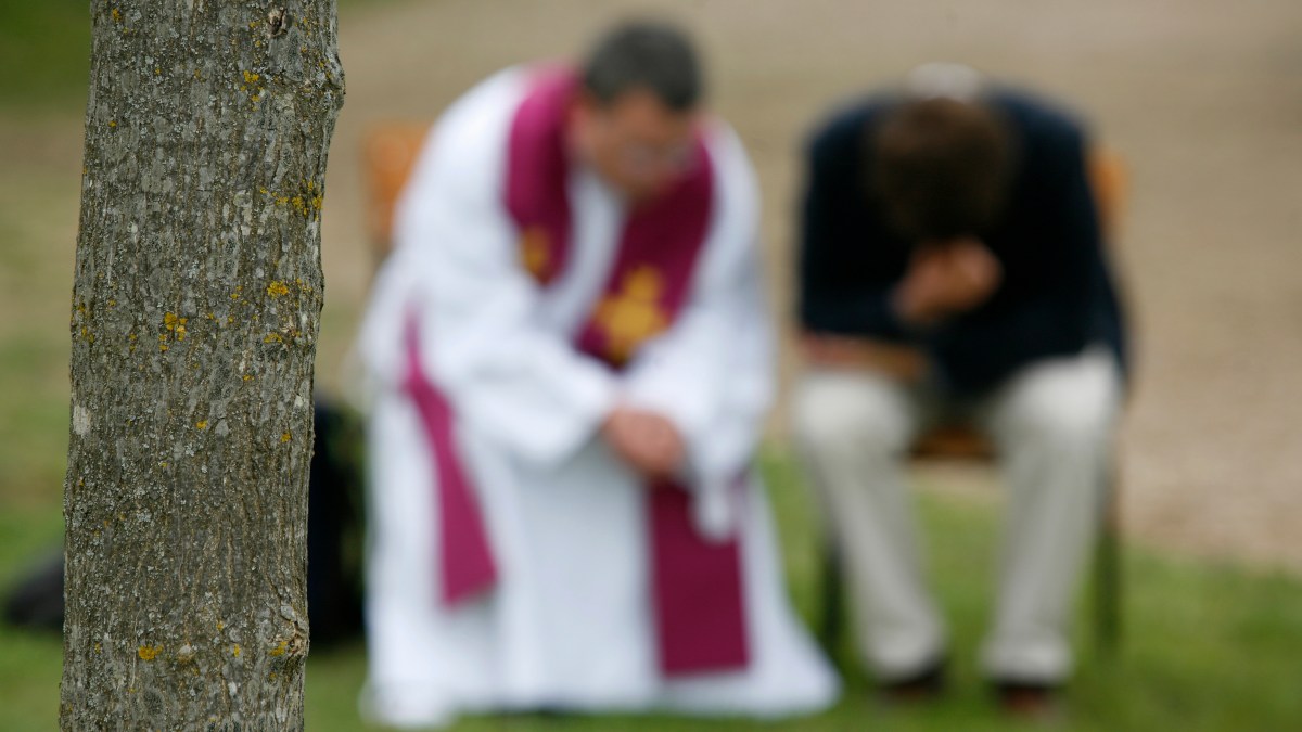 pretre-confession.jpg