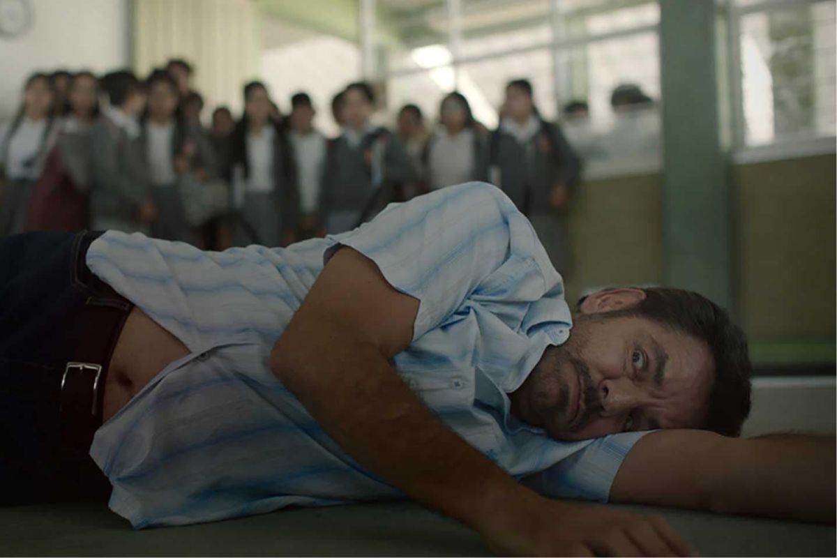 Película radical Eugenio Derbez