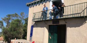 En esta ciudad festejan a su santo patrón lanzando pan y queso a los vecinos