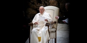 El gran enemigo de la fe no es la inteligencia, explica el Papa
